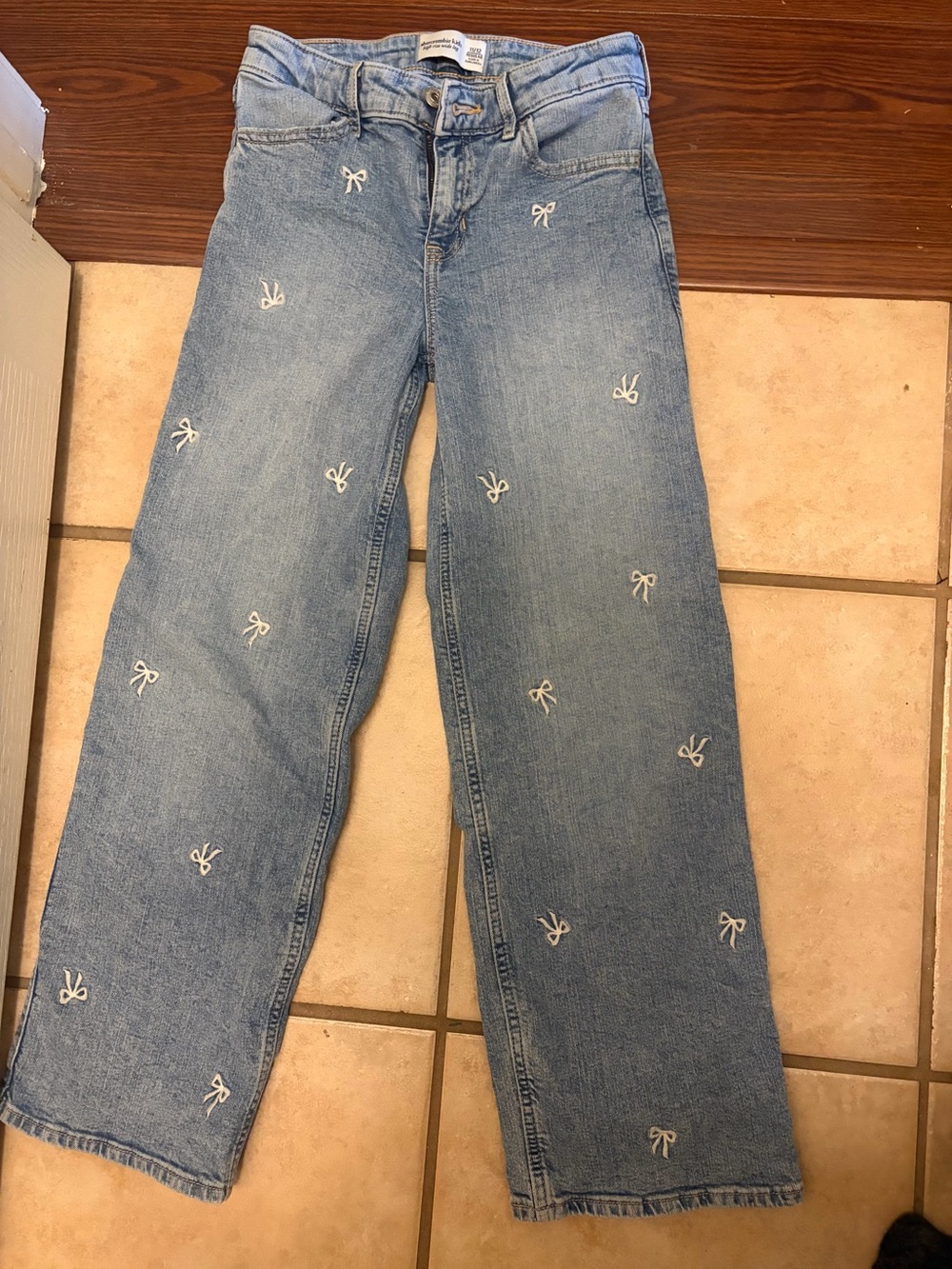 Kid’s Abercrombie kids Light Blue Embroidered Bow high rise wide leg Jeans